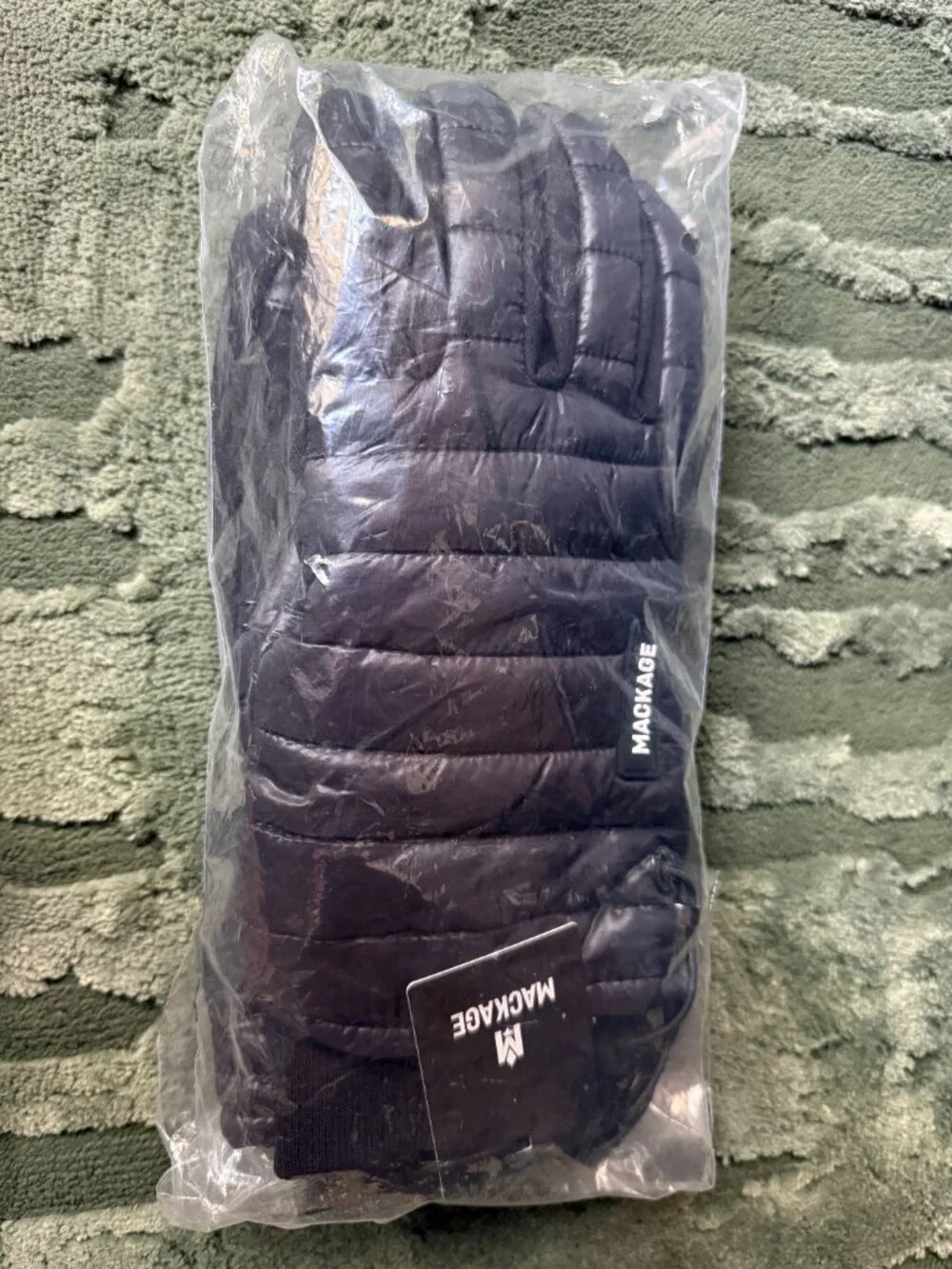 Mackage ALFIE Black Quilted Gloves Size L NWT